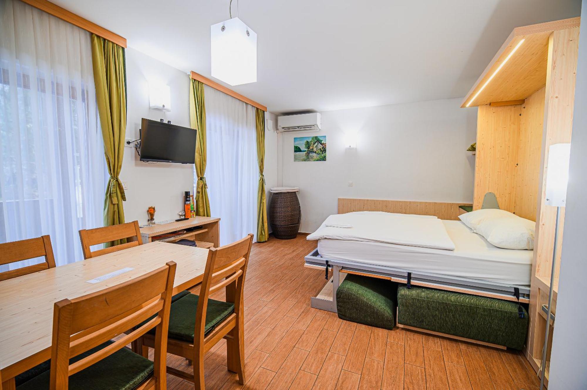 Apartments Maleric With Indoor Pool And Wellness Dragatuš Extérieur photo
