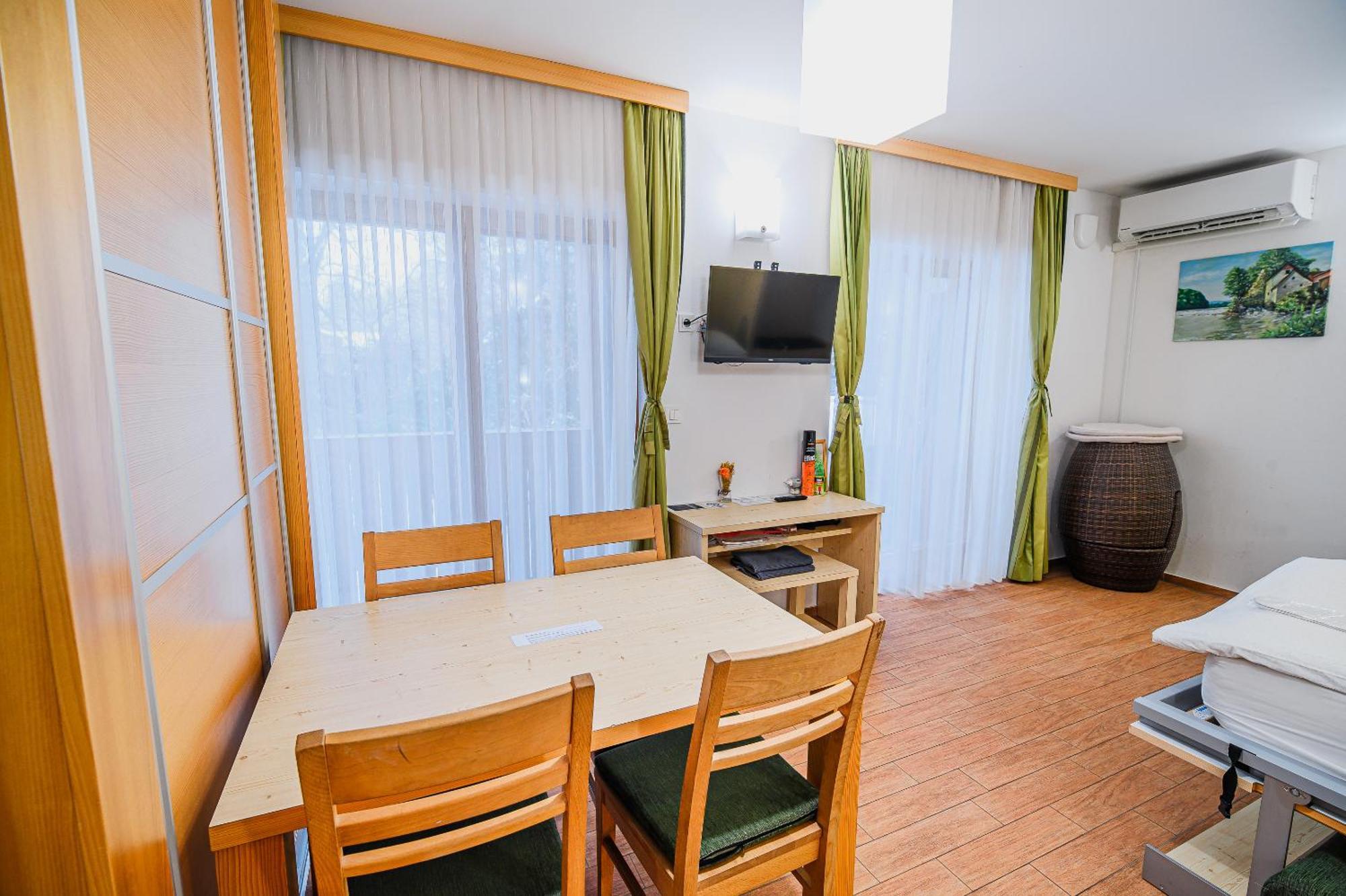 Apartments Maleric With Indoor Pool And Wellness Dragatuš Chambre photo