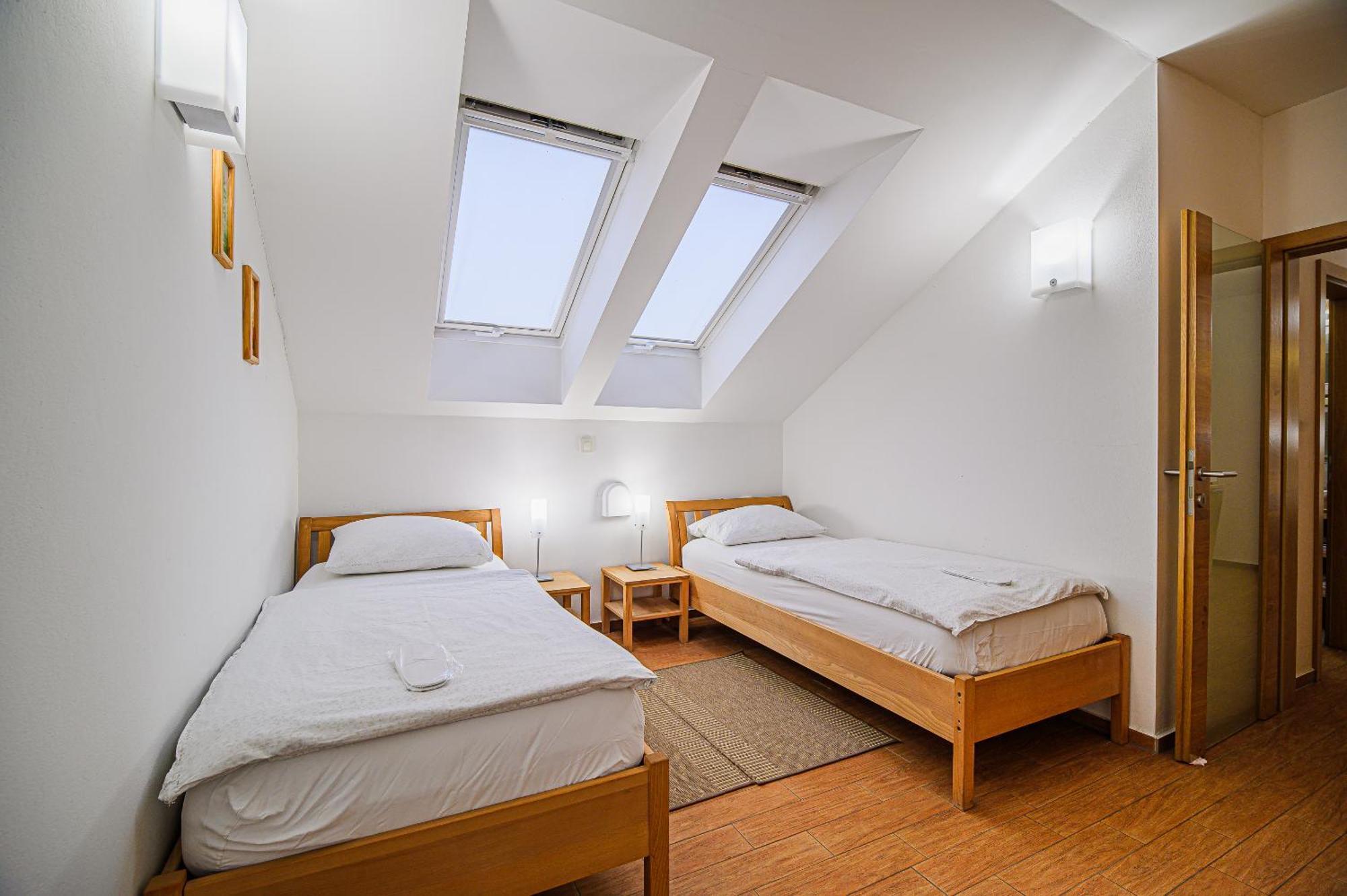 Apartments Maleric With Indoor Pool And Wellness Dragatuš Chambre photo