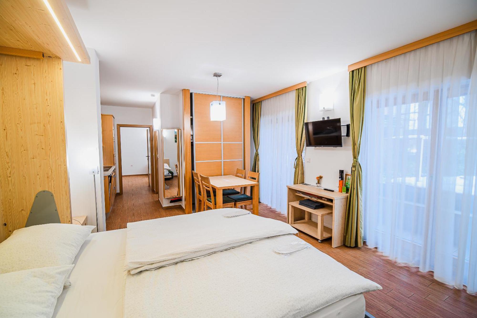 Apartments Maleric With Indoor Pool And Wellness Dragatuš Chambre photo