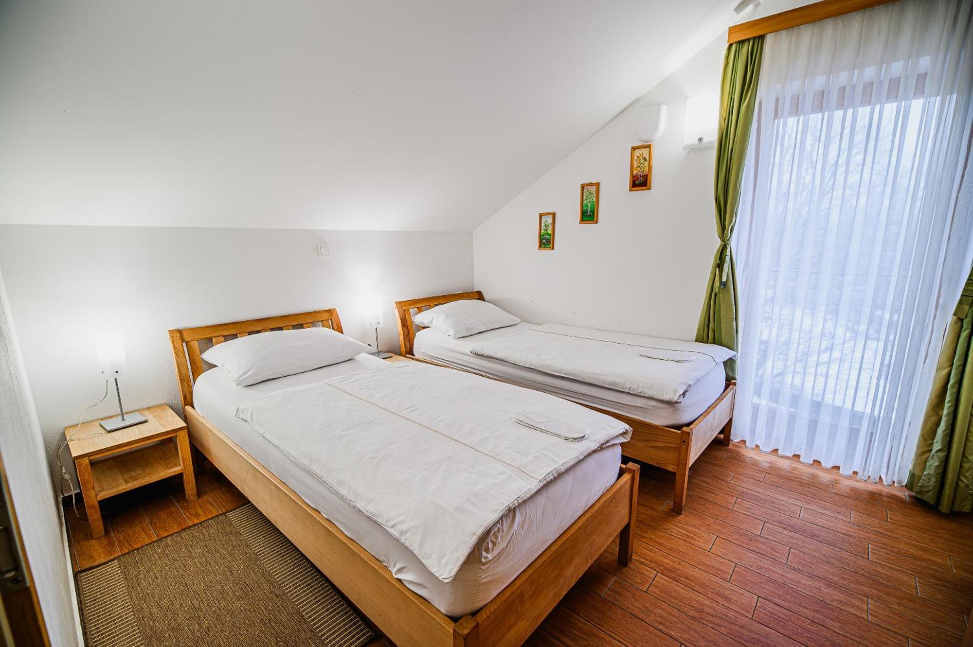 Apartments Maleric With Indoor Pool And Wellness Dragatuš Extérieur photo