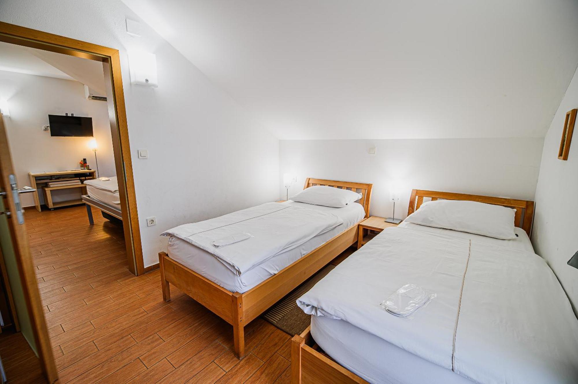 Apartments Maleric With Indoor Pool And Wellness Dragatuš Chambre photo
