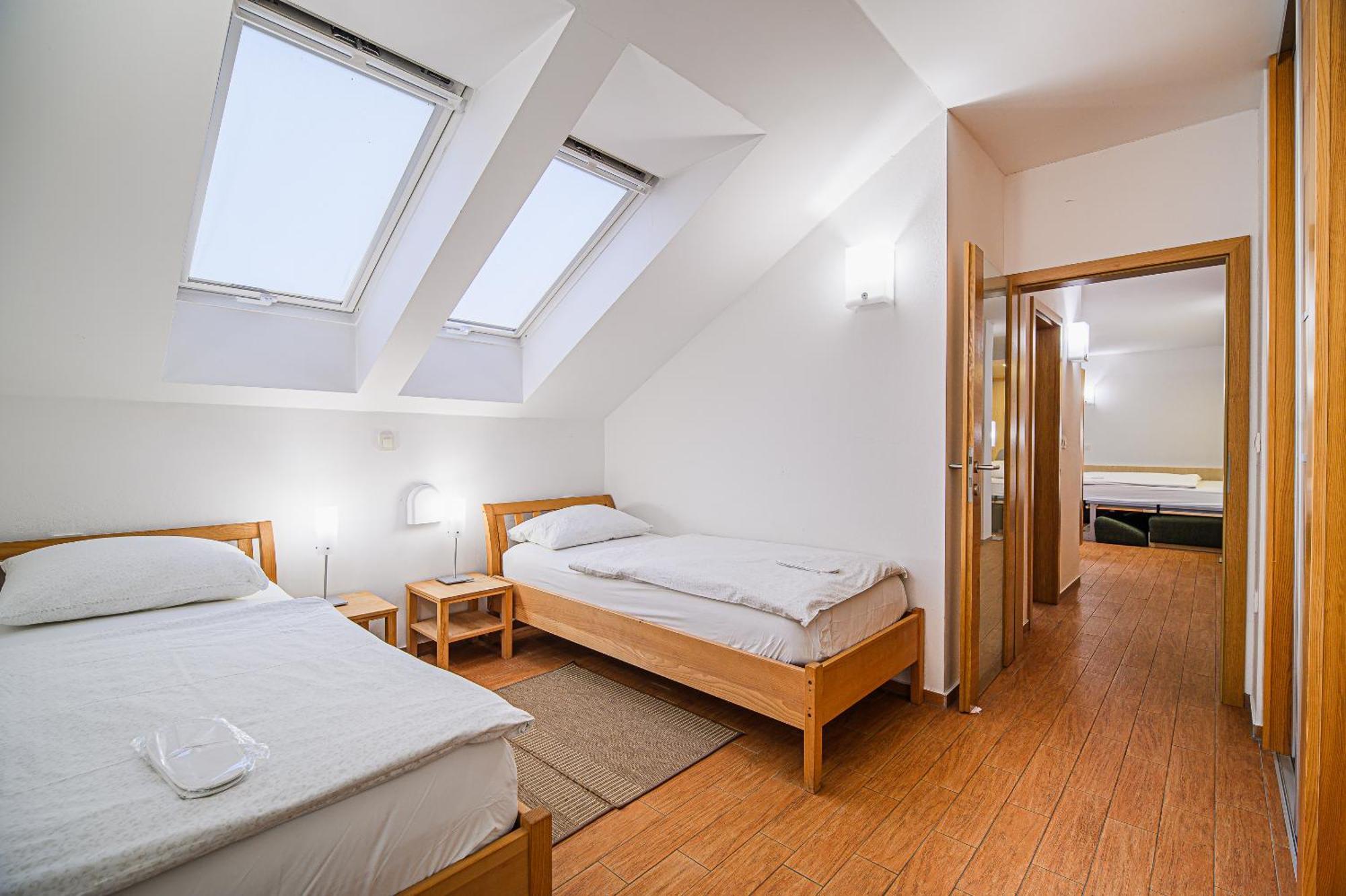 Apartments Maleric With Indoor Pool And Wellness Dragatuš Chambre photo